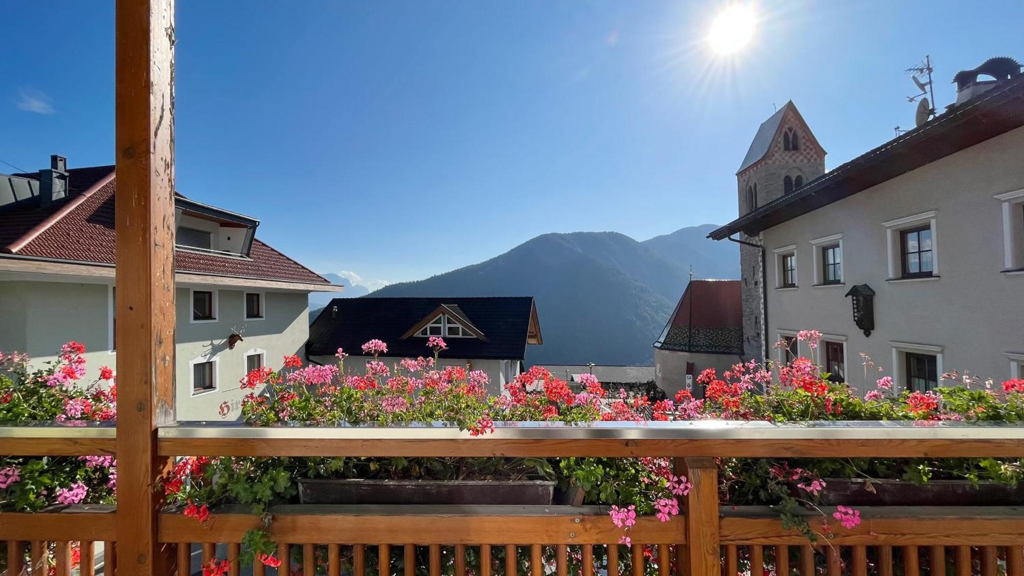 Gasthaus Zum Weissen Kreuz Lazfons Exteriör bild