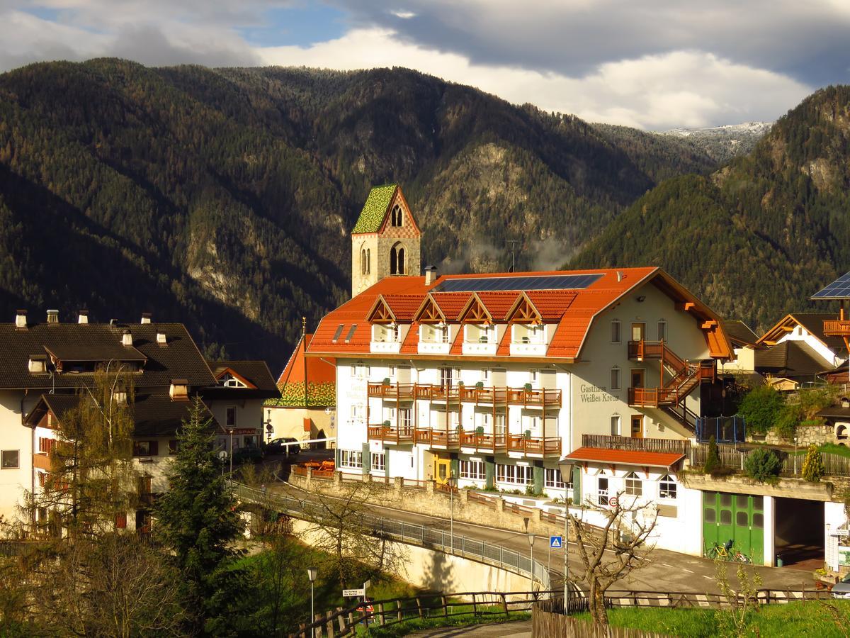 Gasthaus Zum Weissen Kreuz Lazfons Exteriör bild
